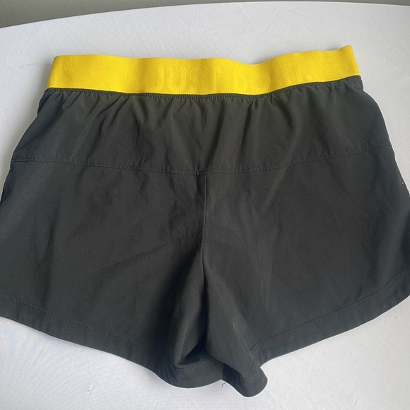 Nike Livestrong Shorts XS - Picture 5 of 6